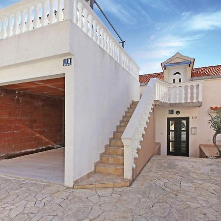 Lovely Apartment In Primosten With Kitchen Luaran gambar