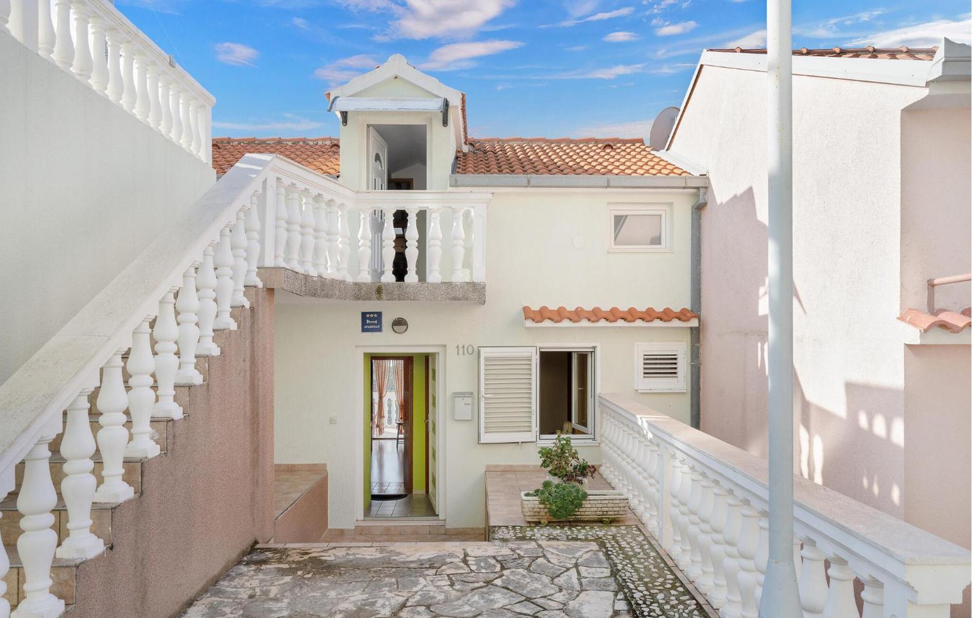 Lovely Apartment In Primosten With Kitchen Luaran gambar
